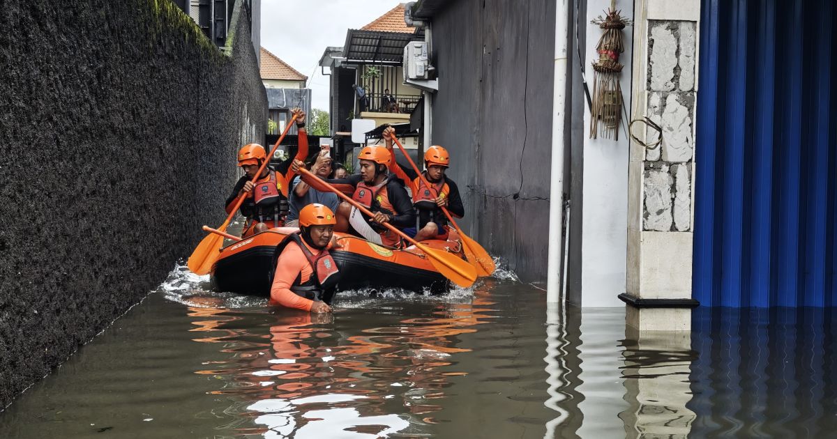 Extreme Weather Causes Floods in Indonesia's Bali, Residents Evacuated